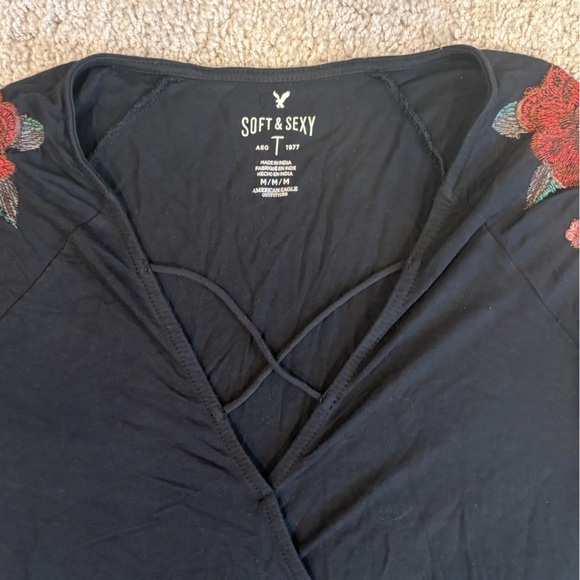 American Eagle Outfitters Black Top with Red Floral Embroidery - Picture 2 of 5